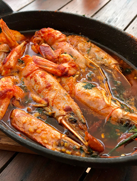 Delicious,Gambas,Pil,Pil,In,Hot,Garlic,Oil,And,Chilli